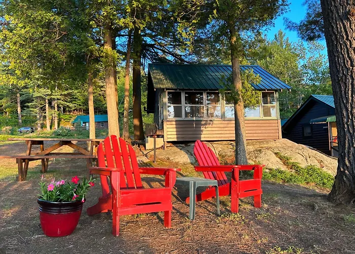 Paddler\'S Rest Lakeside Cabins And Motel